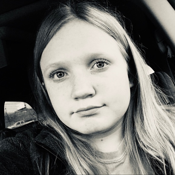 Meet your Posher, Chloe - Picture 1 of 1